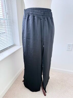 Old Navy Black Women's Elastic-Waist Satin Track Joggers NWOT